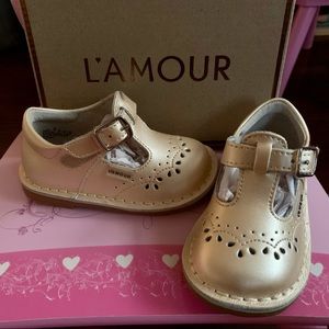 NWT L’Amour Ruthie Leather T-Strap Mary Jane